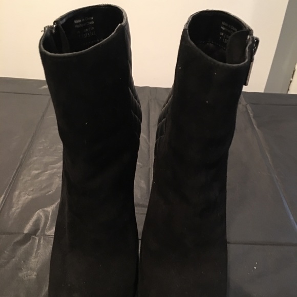 Suede Booties W/Quilted Detail Back No Box - Picture 4 of 7